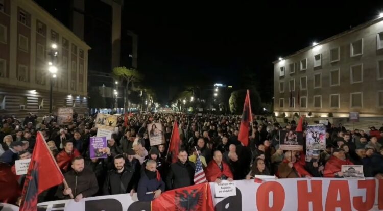 Përfundon protesta kombëtare e lëvizjes “Shqipëria Bëhet”, thirrje masive kundër korrupsionit