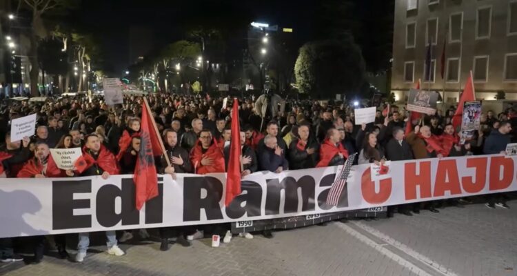 Përfundon protesta kombëtare e lëvizjes “Shqipëria Bëhet”, thirrje masive kundër korrupsionit