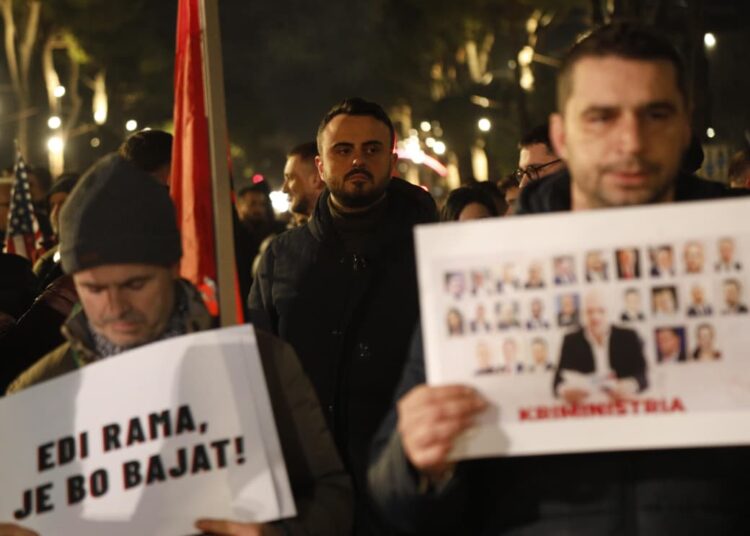 Deputeti i PD në protestën e “Shqipëria Bëhet”, Xhaferri: Ndarjet janë më të vogla se qëllimi i përbashkët, largimi i Ramës