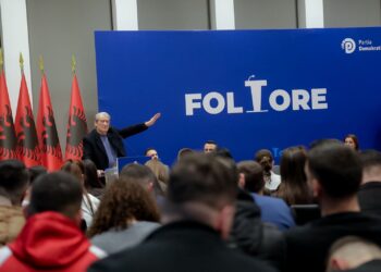 Berisha me të rinjtë: Kjo qeveri nuk ka më legjitimitet, kam besim se ju do e përmbysni atë me sukses