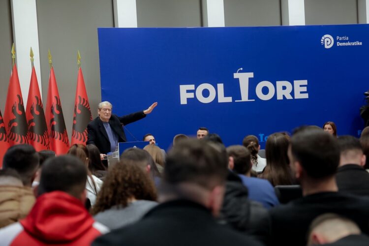 Berisha me të rinjtë: Kjo qeveri nuk ka më legjitimitet, kam besim se ju do e përmbysni atë me sukses