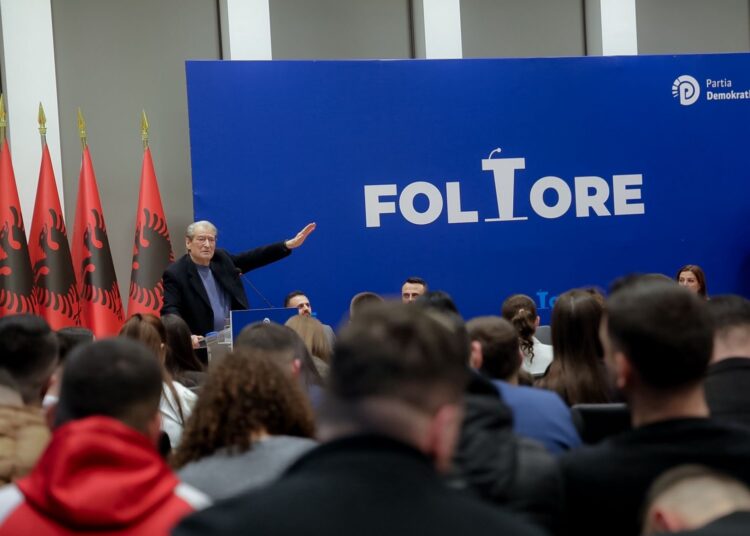 Berisha me të rinjtë: Kjo qeveri nuk ka më legjitimitet, kam besim se ju do e përmbysni atë me sukses