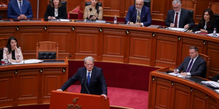 “Nuk është ajo që e mori Palloshin me vete në Ankara, është ai që mori Lubinë”