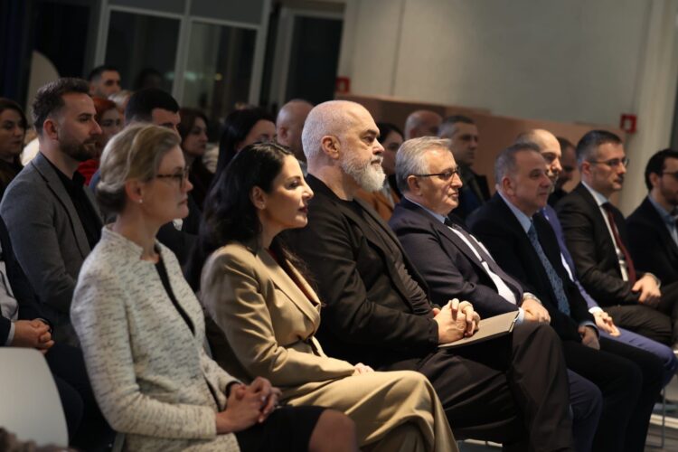 Rama ul Ballukun ngjitur me diplomaten amerikane në Tropojë, inagurohet parku i erës