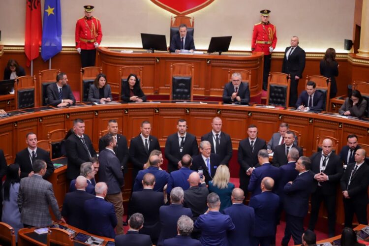 Sherr në Kuvend, opozita kërkoi të largohej Balluku nga salla