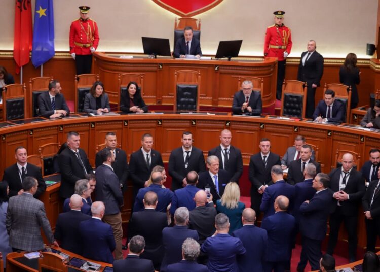 Sherr në Kuvend, opozita kërkoi të largohej Balluku nga salla