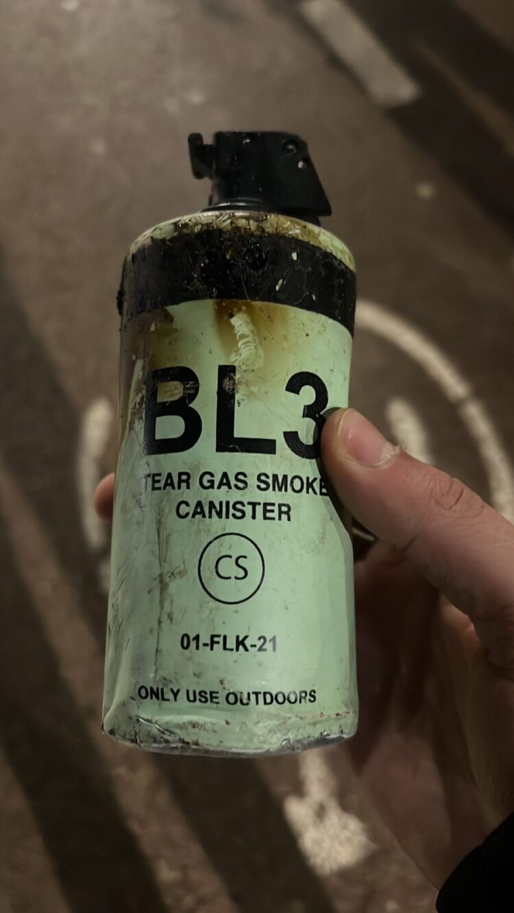 FOTO/ Gazi i hedhur në protestë jashtë standarteve të lejueshme. Policia të japë përgjigje