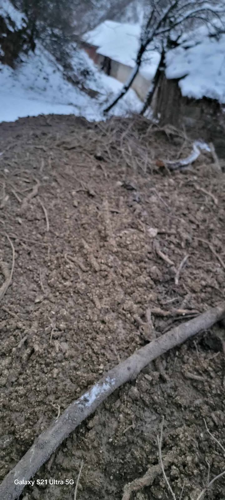 Shembje pranë shtëpive në Kukës, rrezikojnë tri banesa