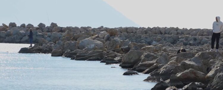 SPECIALE/ Të gjitha rregullat që duhen mbajtur parasysh kur shkoni për peshkim çlodhës e argëtues