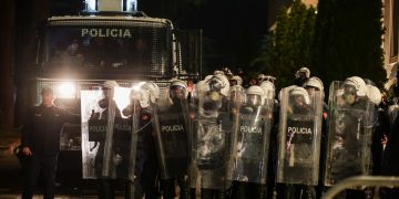 Mediat e mëdha ndërkombëtare, jehonë protestave në Tiranë: Tronditin pushtetin e Ramës