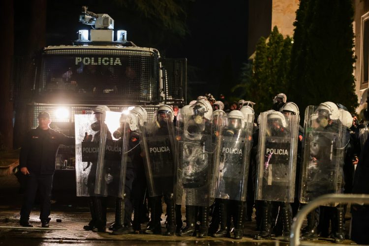 Mediat e mëdha ndërkombëtare, jehonë protestave në Tiranë: Tronditin pushtetin e Ramës