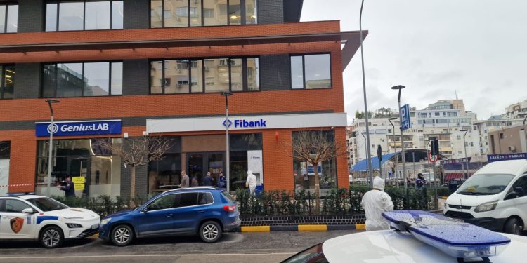 EMRI/ Kush ishte grabitësi i bankës Fibank në Tiranë