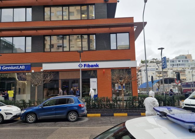 EMRI/ Kush ishte grabitësi i bankës Fibank në Tiranë