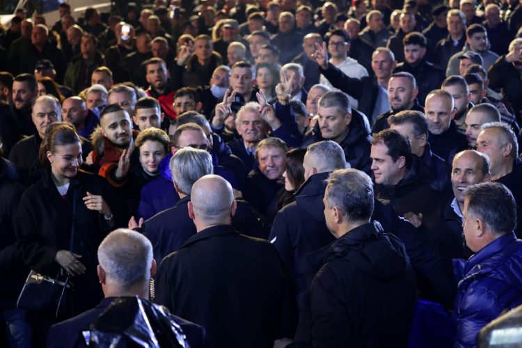 Protestë masive kundër qeverisë Rama në bulevard