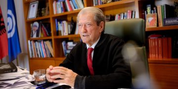 Ikja e Agaçit dhe Bizhgës nga Rama/ Berisha: Minjtë ikin kur mbytet anija