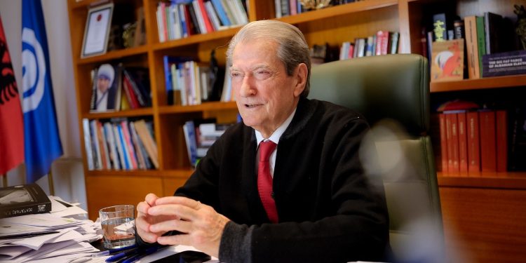 Ikja e Agaçit dhe Bizhgës nga Rama/ Berisha: Minjtë ikin kur mbytet anija