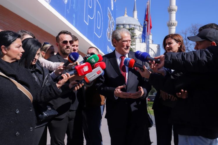 Përfaqësues të 28 partive evropiane në zyrën e Berishës, mision faktmbledhës i PPE