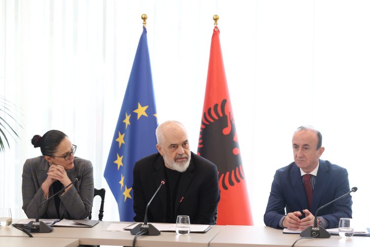 “Puthu me Dashin”, Berisha ironi me Ramën, Kryeministri pretanton Dash Sulën tek të vetët