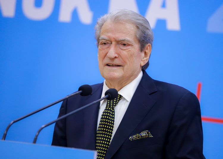 Berisha kërkon dorëheqjen e menjëhershme të Ramës, rendit gjitha skandalet