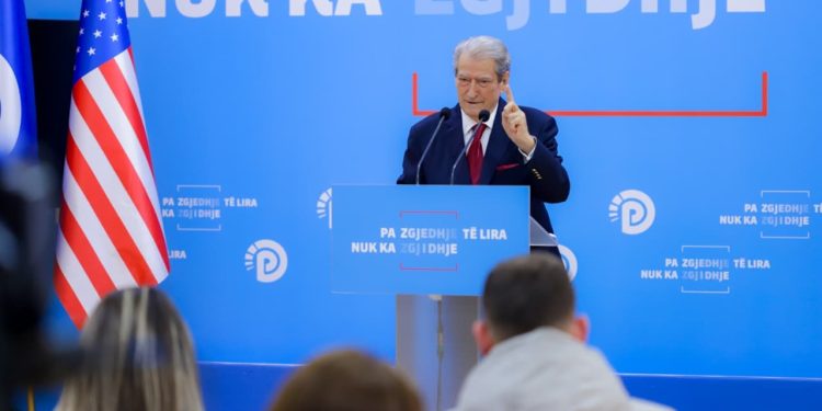 Berisha: Bashkohuni në protestën më madhështore në 18.00. Do jetë paqësore, narkopolicia të ruajë zyrtarët që po arratisen