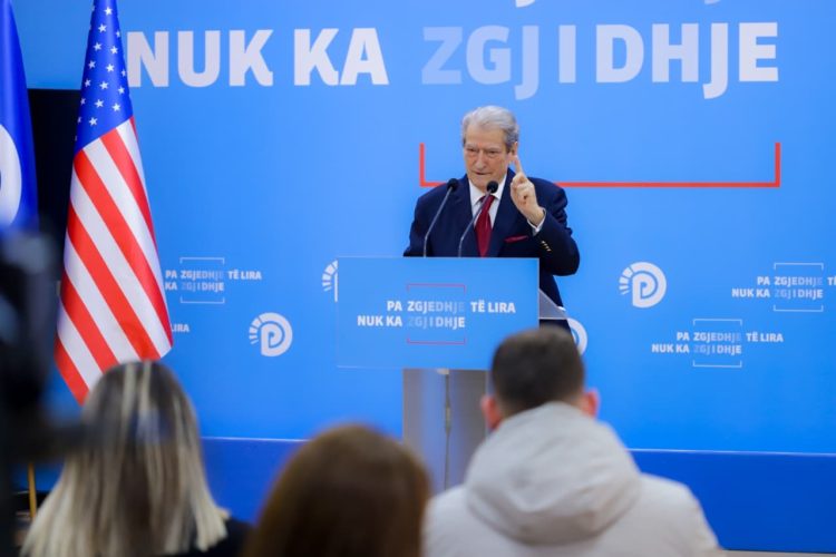 Berisha: Bashkohuni në protestën më madhështore në 18.00. Do jetë paqësore, narkopolicia të ruajë zyrtarët që po arratisen