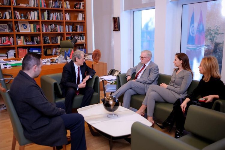 Berisha pret eurodeputetin Gahler: ‘Skandali Balluku’ po përdoret nga Rama kundër integrimit