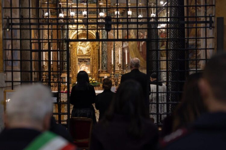 Rama shpeshton vizitat në vendet e shenjta, pas Jeruzalemit shkon në Vatikan