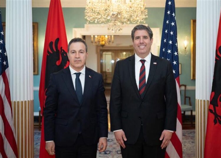 Niko Peleshi censuron mesazhet e takimit me zv/sekretarin e Shtetit në Uashington
