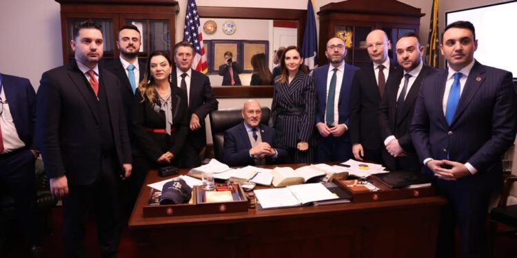 Deputetët e opozitës takojnë kongresmenin Higgins: Shqipëria ka dështuar në luftën kundër krimit të organizuar, mazhoranca bashkëpunon me të