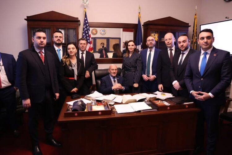 Deputetët e opozitës takojnë kongresmenin Higgins: Shqipëria ka dështuar në luftën kundër krimit të organizuar, mazhoranca bashkëpunon me të