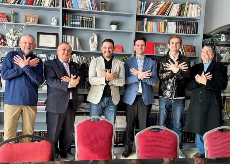 Procedohet për protestën, reagimi i Këlliçit nga SHBA: “Më kanë marrë në hetim si drejtues në protestë, por isha në SHBA”