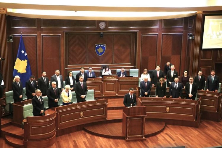 EMRAT/ Votohet qeveria e re e Kosovës me Kryeninistër Albin Kurti