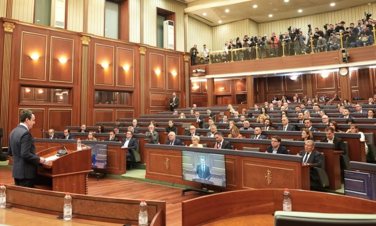 EMRAT/ Votohet qeveria e re e Kosovës me Kryeninistër Albin Kurti