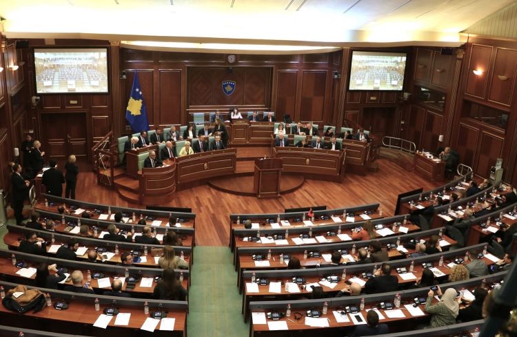 EMRAT/ Votohet qeveria e re e Kosovës me Kryeninistër Albin Kurti