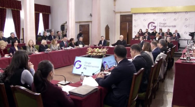 REUTERS/ Rama, masa ligjore që ndalojnë pezullimin e ministrave që hetohen për korrupsion