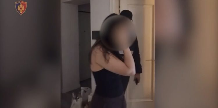 Policia prish folenë e dy vajzave nga Kazakistani në Tiranë