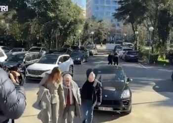 Parlamentarët evropianë takojnë Berishën në selinë e PD