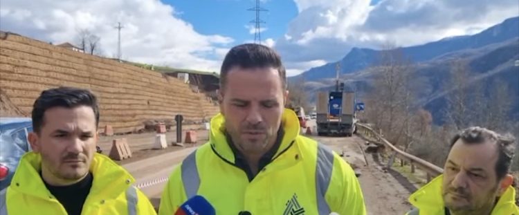 Bllokohet juglindja e vendit, shembet rruga e drejt shembjes edhe ura në Librazhd