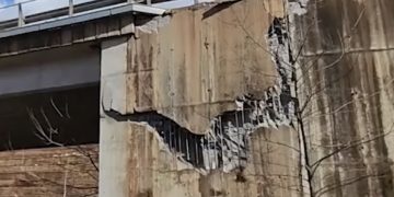 Bllokohet juglindja e vendit, shembet rruga e drejt shembjes edhe ura në Librazhd