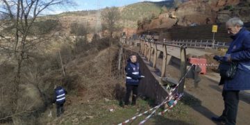 Nisin hetimet për shembjen e rrugës e hekurudhës në Librazhd. Kompania mori inerte