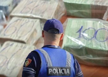 Kapet 1 milion euro e padeklaruar në Merdarë, në pranga edhe një efektiv i Policisë së Shtetit