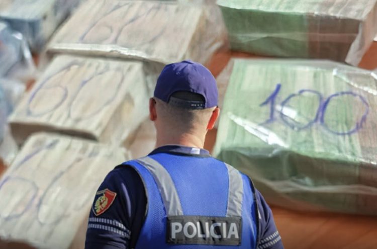 Kapet 1 milion euro e padeklaruar në Merdarë, në pranga edhe një efektiv i Policisë së Shtetit