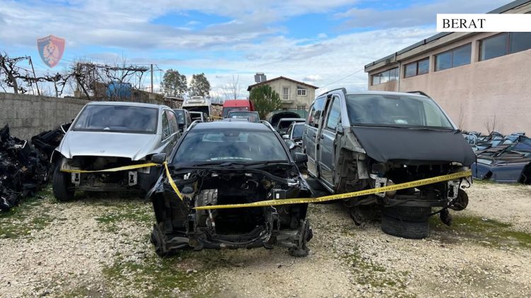 Makina kontrabandë nga Anglia çmontohen në Dimal