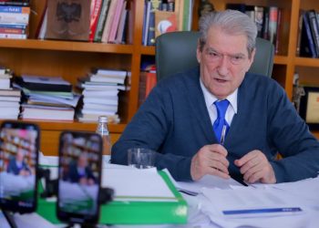 Berisha, thirrje sot për protestë masive të dielën. Ndërkombëtarët mbështesin kërkesat e PD