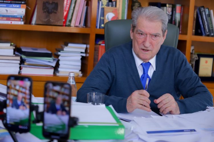 Berisha, thirrje sot për protestë masive të dielën. Ndërkombëtarët mbështesin kërkesat e PD