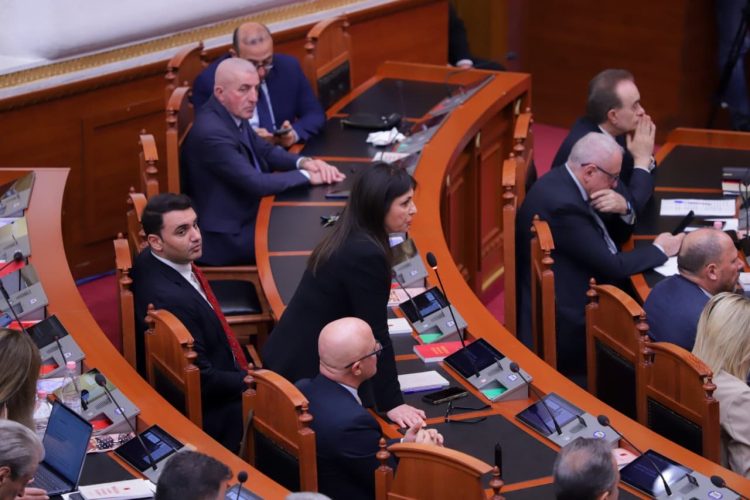 Topalli sqaron votën ndaj Spiropalit: Nuk ishte qëndrim politik, por lapsus teknik