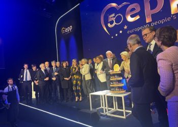 RAPORTI/ “Alarm i Kuq” nga PPE për Shqipërinë: Zgjedhjet, përdorimi i burimeve shtetërore dhe korrupsioni rrezikojnë avancimin e vendit drejt BE