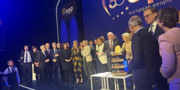 RAPORTI/ “Alarm i Kuq” nga PPE për Shqipërinë: Zgjedhjet, përdorimi i burimeve shtetërore dhe korrupsioni rrezikojnë avancimin e vendit drejt BE