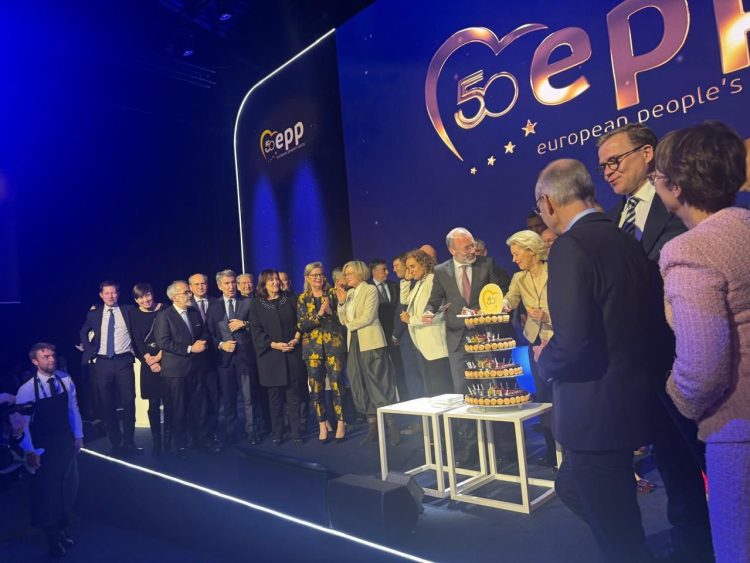 RAPORTI/ “Alarm i Kuq” nga PPE për Shqipërinë: Zgjedhjet, përdorimi i burimeve shtetërore dhe korrupsioni rrezikojnë avancimin e vendit drejt BE