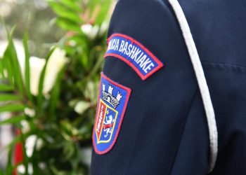 TIRANË/ Rrahje me grushta mes efektivit dhe inspektorit në Policinë Bashkiake